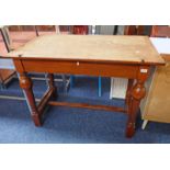 19TH CENTURY MAHOGANY FLIP TOP DINNING TABLE ON TURNED SUPPORTS.