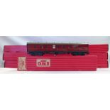 7 HORNBY DUBLO 'SUPER DETAIL' CRIMSON STOCK INCLUDING 2 X 4062 - OPEN CORRIDOR COACH,