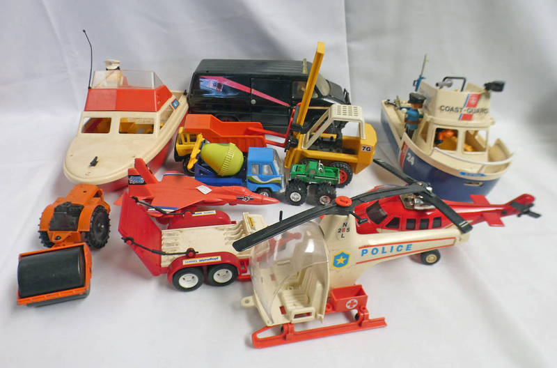 SELECTION OF TONKA TOYS TOGETHER WITH PLAY MOBILE FIGURES & VEHICLES