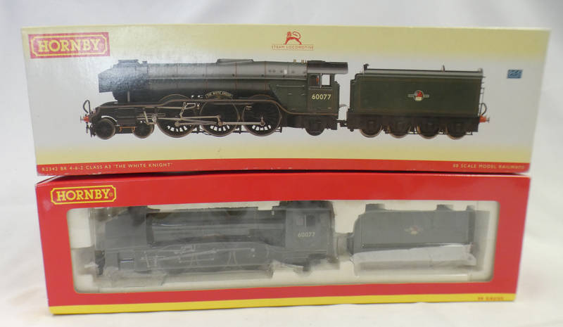 HORNBY R2342 00 GAUGE BR GREEN 4-6-2 CLASS A3 'THE WHITE KNIGHT' 60077 STEAM LOCOMOTIVE & TENDER.