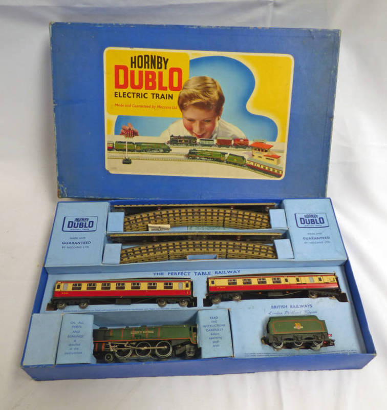 HORNBY DUBLO EDP12 00 GAUGE (3-RAIL) 'DUCHESS OF MONTROSE' ELECTRIC TRAIN SET.