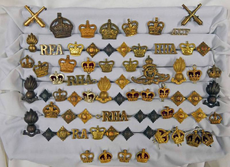 GOOD SELECTION OF BADGES, ETC TO INCLUDE WEST RIDING ROYAL HORSE ARTILLERY, A.C.F, R.H.