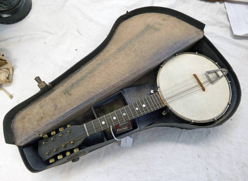 BANJO IN CASE