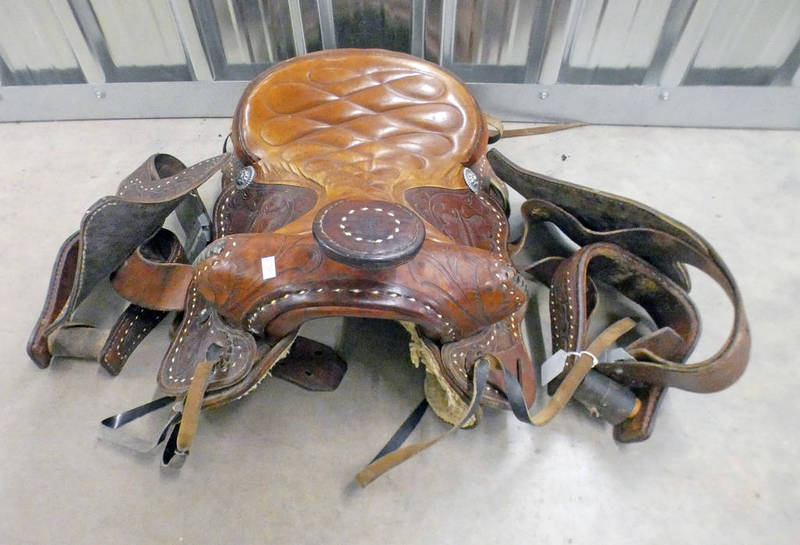 WESTERN STYLE SADDLE WITH DECORATION THROUGHOUT