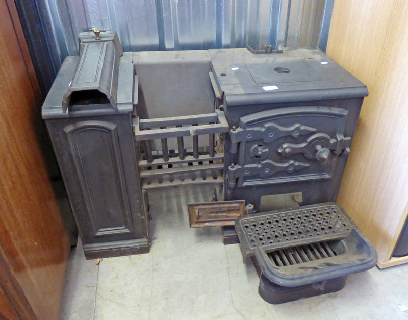 19TH CENTURY/ EARLY 20TH CENTURY CAST IRON STOVE