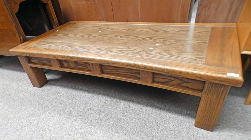 OAK RECTANGULAR COFFEE TABLE ON SQUARE SUPPORTS,