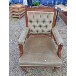 EARLY 20TH CENTURY MAHOGANY FRAMED BUTTON BACKED ARMCHAIR ON TURNED SUPPORTS