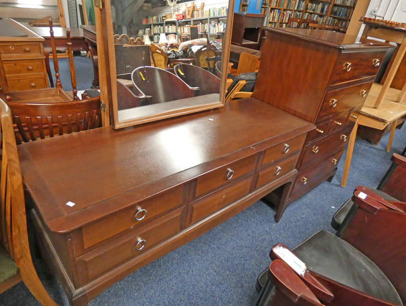 STAG MAHOGANY CHEST OF 2 LONG OVER 3 SHORT & 2 LONG DRAWERS & MATCHING DRESSING TABLE