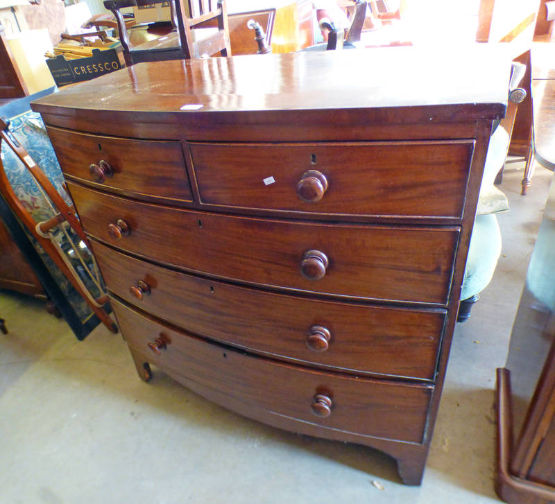 19TH CENTURY MAHOGANY BOW FRONT CHEST OF 2 SHORT OVER 3 LONG DRAWERS 105CM TALL X 103CM WIDE