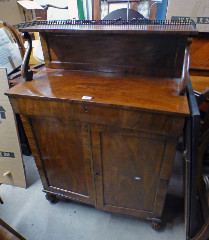 19TH CENTURY MAHOGANY CHIFFONIER WITH BRASS GALLERY TOP OVER DRAWER & 2 PANEL DOORS ON REEDED