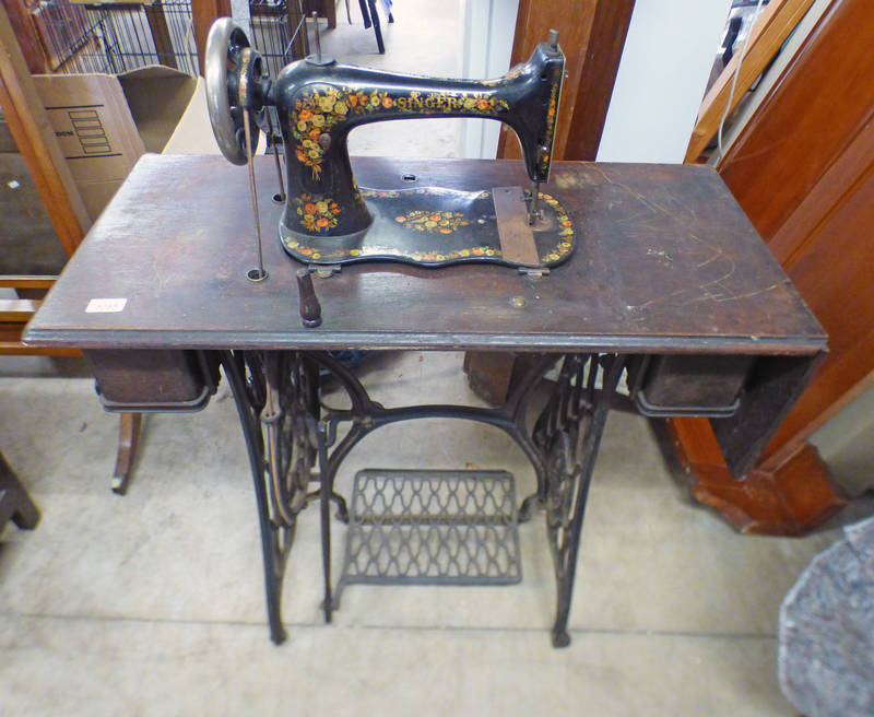 SINGER SEWING MACHINE