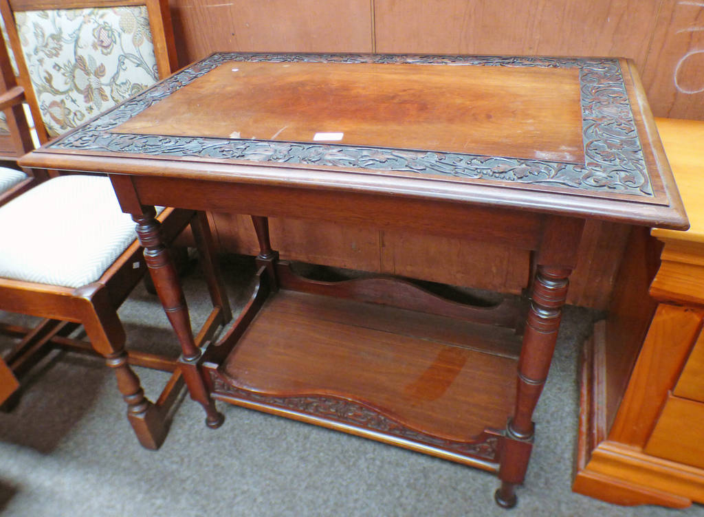 LATE 19TH CENTURY CARVED MAHOGANY OCCASIONAL TABLE WITH UNDERSHELF & TURNED SUPPORTS 74CM TALL X