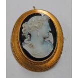 19TH CENTURY UNMARKED GOLD HARDSTONE CAMEO BROOCH/PENDANT OF A LADY IN PROFILE - 4.