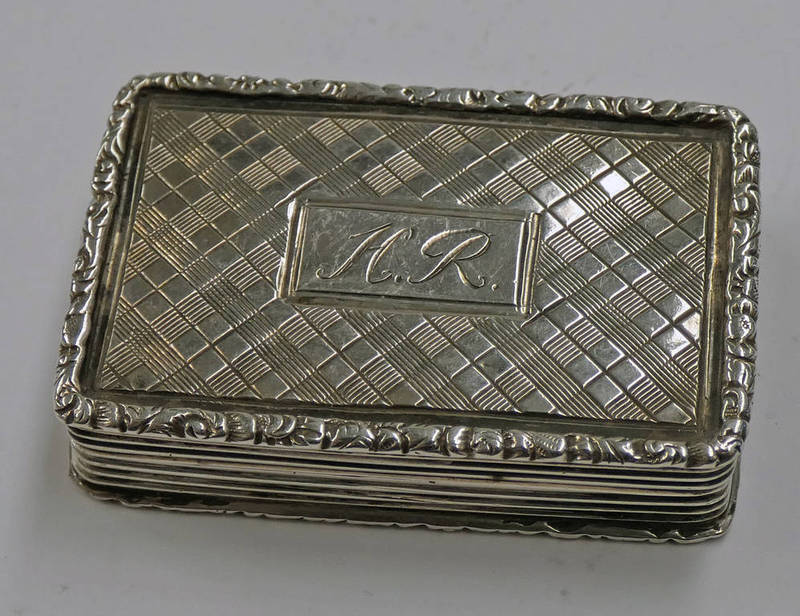 WILLIAM IV SILVER VINAIGRETTE WITH TARTAN PATTERN DECORATION & PIERCED FLORAL GRILLE,