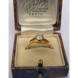 18CT GOLD DIAMOND SINGLE STONE RING, THE BRILLIANT CUT DIAMOND APPROX 0.