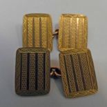 PAIR 9CT GOLD ENGINE TURNED CUFFLINKS - 6.