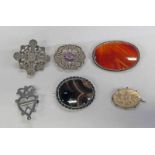 AGATE SET BROOCHES SILVER LUCKENBOOTH STYLE BROOCH SILVER AMETHYST SET BROOCH & 2 OTHER SILVER