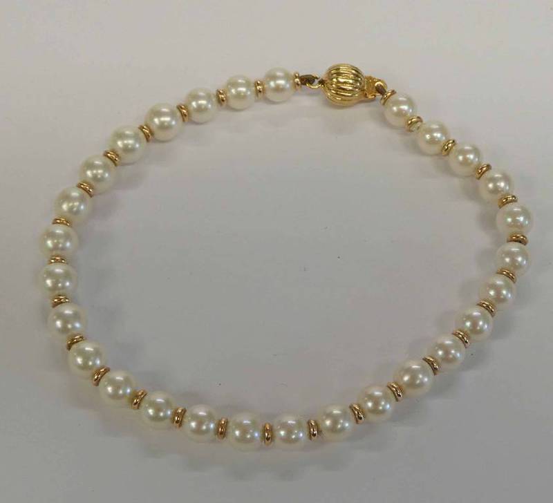 CULTURED PEARL BRACELET WITH 18CT GOLD CLASP & SPACERS - 18.