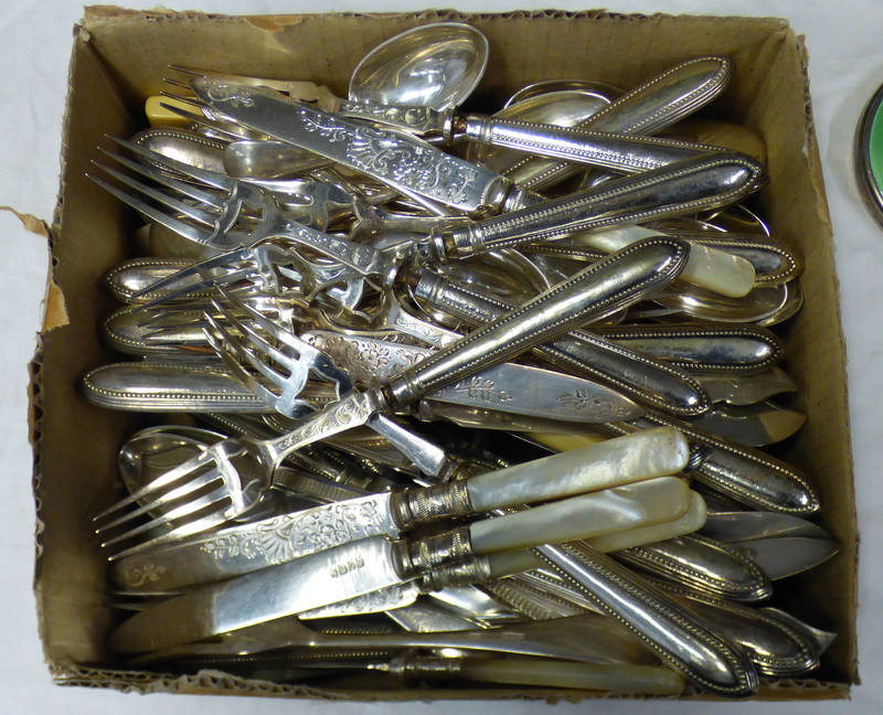 SELECTION OF VARIOUS SILVER PLATED CUTLERY