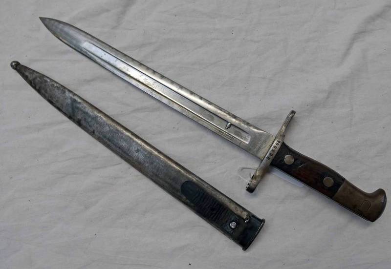 SWISS MODEL 1899 BAYONET WITH 30CM LONG BLADE MARKED 'ASCHINENFABRI BERN' CROSS GUARD MARKED 263866,