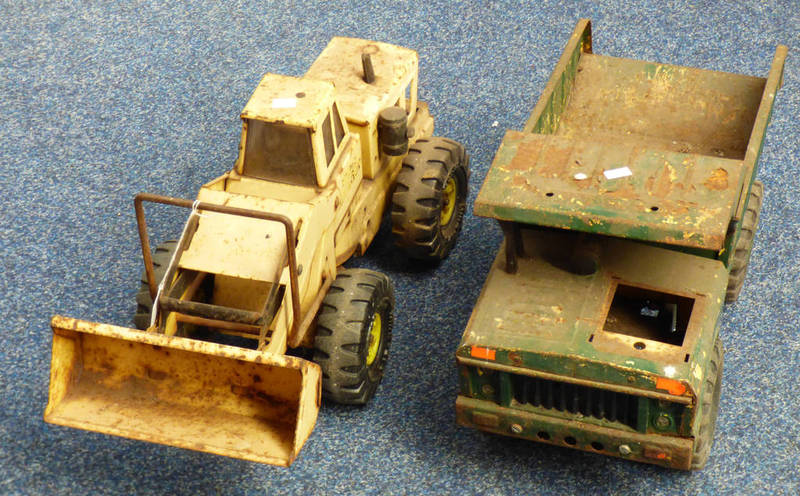 TWO TONKA TOYS INCLUDING DUMPER TRUCK & EXCAVATOR