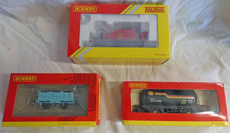HORNBY R3867 00 GAUGE 2020 COLLECTORS CLUB 0-4-0 LOCOMOTIVE TOGETHER WITH R6044 'SHELL' TANK WAGON,