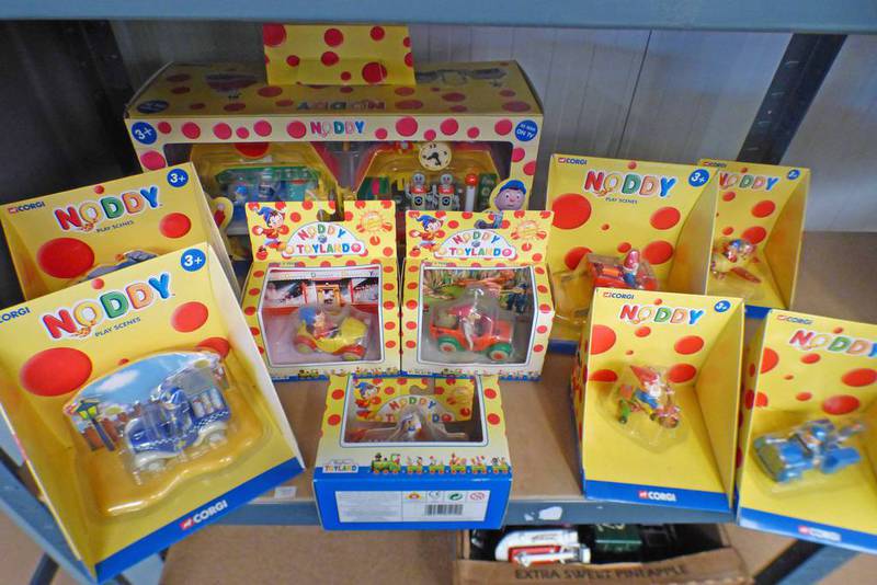 SELECTION OF CORGI NODDY RELATED VEHICLES & PLAY SETS INCLUDING MR SPARKS GARAGE,