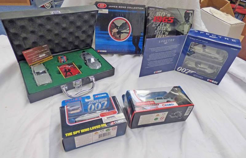 SELECTION OF CORGI JAMES BOND RELATED MODEL VEHICLES INCLUDING ASTON MARTIN D.B.5.