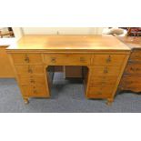 EARLY 20TH CENTURY WALNUT KNEE-HOLE DESK WITH 9 DRAWERS ON SMALL QUEEN-ANNE SUPPORTS.