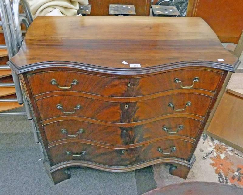 20TH CENTURY MAHOGANY SERPENTINE CHEST OF 4 LONG GRADUATED DRAWERS 81CM TALL X 90CM WIDE X 52CM