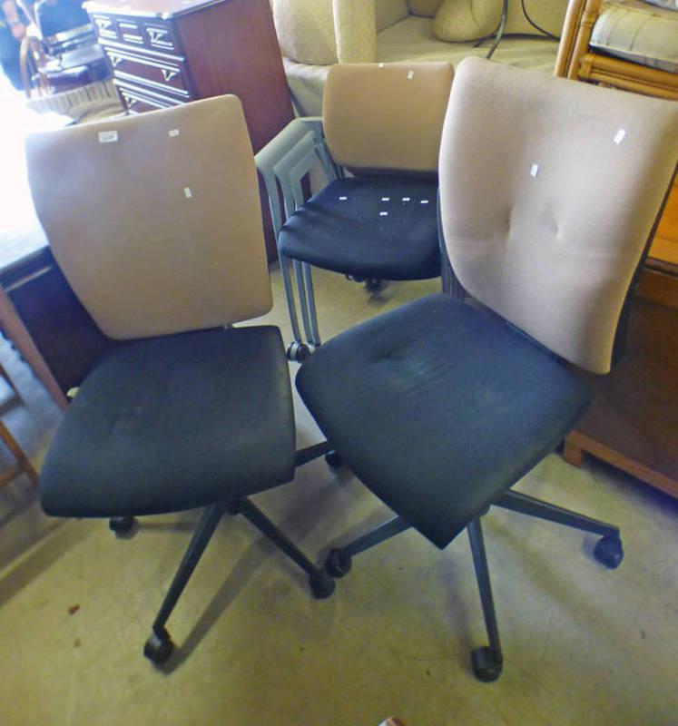 PAIR OF OFFICE SWIVEL CHAIRS AND 3 OFFICE ARMCHAIRS
