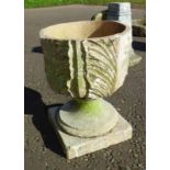 RECONSTITUTED STONE GARDEN POT STAND,