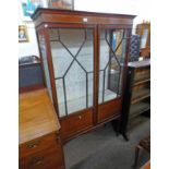 EARLY 20TH CENTURY INLAID MAHOGANY DISPLAY CABINET WITH 2 ASTRAGAL GLASS PANEL DOORS ON TAPERED