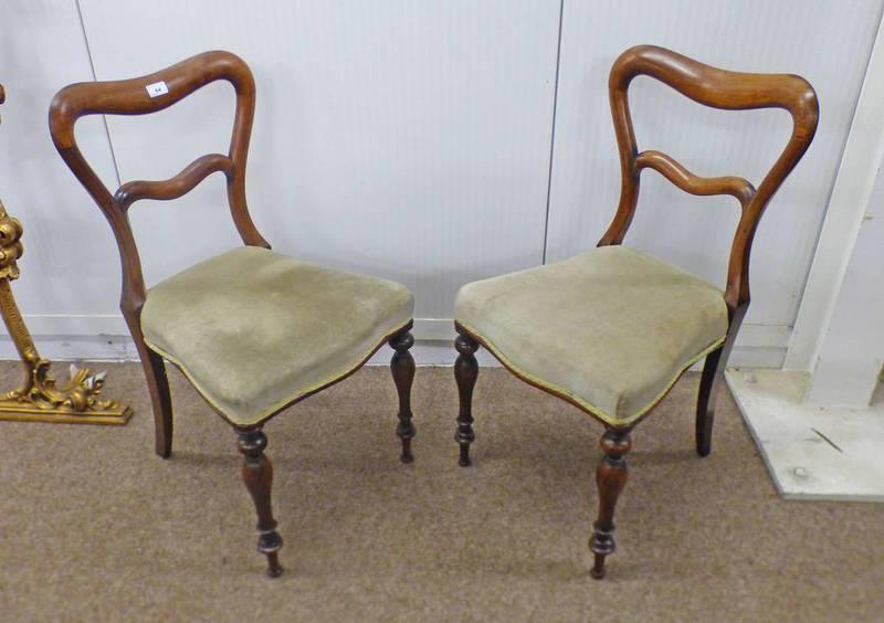 PAIR OF 19TH CENTURY MAHOGANY HAND CHAIRS ON TURNED SUPPORTS Condition Report: The