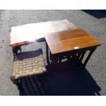 CARVED MAHOGANY COFFEE TABLE WITH GLASS INSERT, NEST OF 3 OAK TABLES,