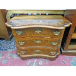 18TH CENTURY WALNUT COMMODE WITH FEATHERBANDING INLAY,