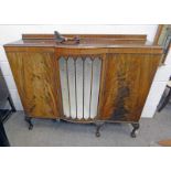 EARLY 20TH CENTURY WALNUT BOOKCASE WITH CENTRAL ASTRAGAL GLASS PANEL DOOR FLANKED EACH SIDE BY