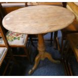 19TH CENTURY MAHOGANY CIRCULAR WINE TABLE ON PEDESTAL.