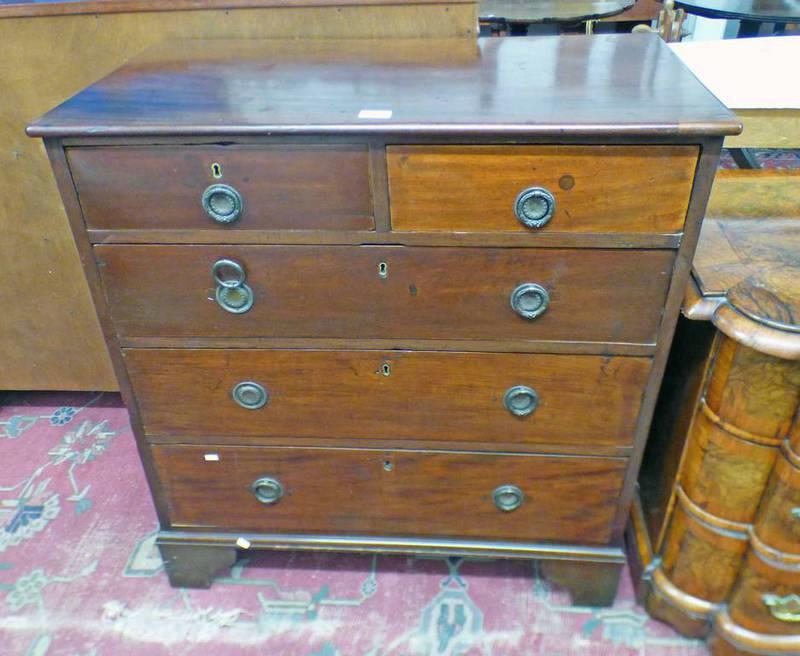 20TH CENTURY MAHOGANY CHEST OF 2 SHORT OVER 3 LONG DRAWERS ON BRACKET SUPPORTS 92 CM TALL X 87 CM