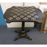 19TH CENTURY MOTHER OF PEARL INLAID GILT DECORATED LACQUER FLIP TOP GAMES TABLE - 74CM TALL