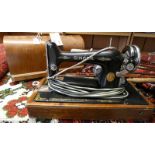 SINGER SEWING MACHINE IN CASE,