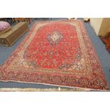 LARGE RED GROUND PERSIAN KASHAN CARPET WITH TRADITIONAL KASHAN DESIGN 350 X 257CM