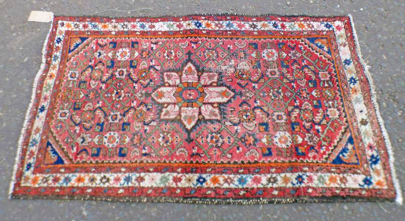 RED EASTERN RUG - 125 X 74 CMS