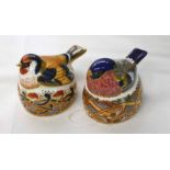 ROYAL CROWN DERBY IMARI BULLFINCH & GOLDFINCH NESTING PAPERWEIGHTS WITH GOLD STOPPERS