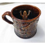 19TH CENTURY TREACLE GLAZED FROG MUG DECORATED WITH ALE DRINKERS - 8.