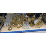 VARIOUS BRASS WALL LIGHT ETC ON ONE SHELF Condition Report: All items are untested