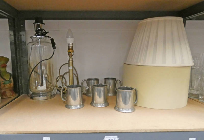 5 PEWTER TANKARDS & 2 TABLE LAMPS ON 1 SHELF