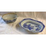 19TH CENTURY CHINESE BLUE & WHITE ASHET & SIMILAR TUREEN Condition Report: Ashet