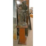 BRONZE FIGURE THE ARMOURER AFTER A SAUDERZ 80CM TALL ON MAHOGANY PLINTH 86CM TALL