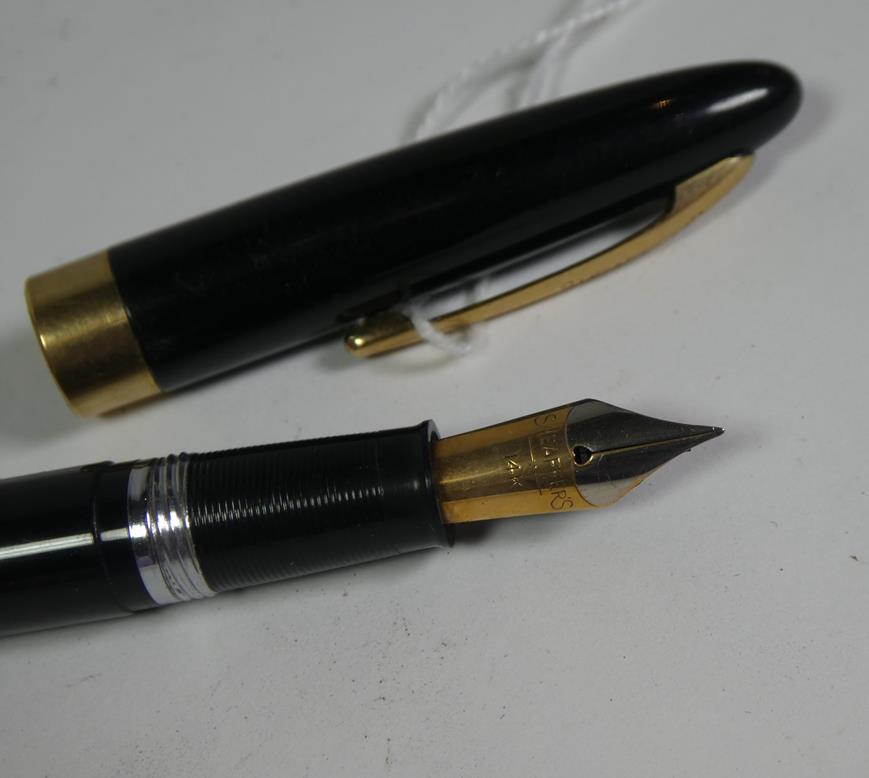 A Sheaffer fountain pen with nib stamped 14K, the case stamped Made In Australia, a Sheaffer - Image 5 of 6